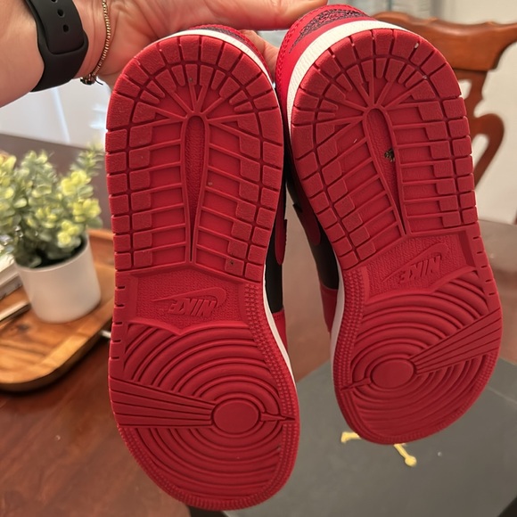 Air Jordan 1 Low (GS) - Picture 4 of 8